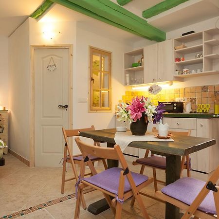 Studio With Garden In โรวีน ภายนอก รูปภาพ