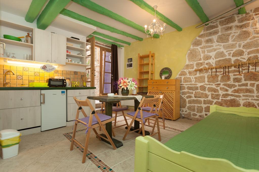 Studio With Garden In โรวีน ภายนอก รูปภาพ