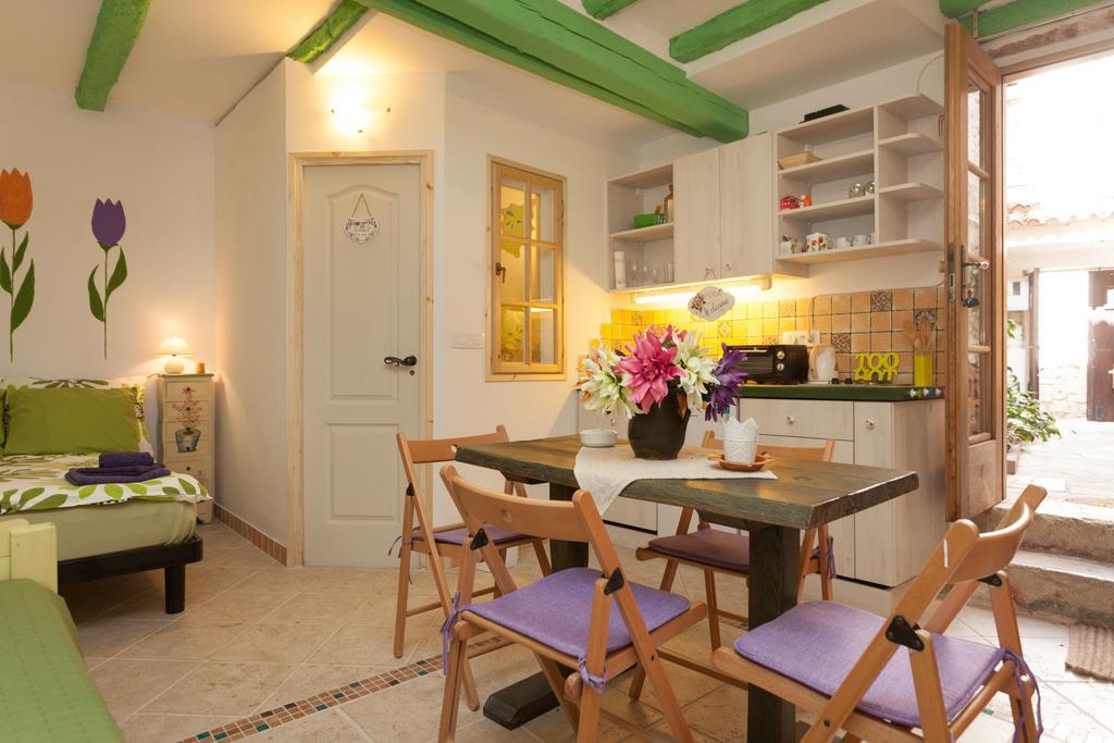 Studio With Garden In โรวีน ภายนอก รูปภาพ