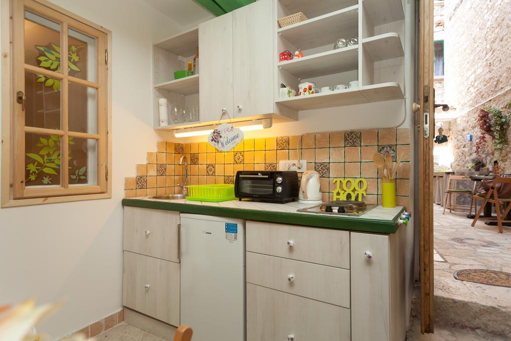 Studio With Garden In โรวีน ภายนอก รูปภาพ
