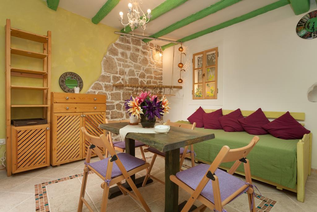 Studio With Garden In โรวีน ภายนอก รูปภาพ
